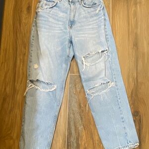 Zara high wasted destroyed jeans 8
